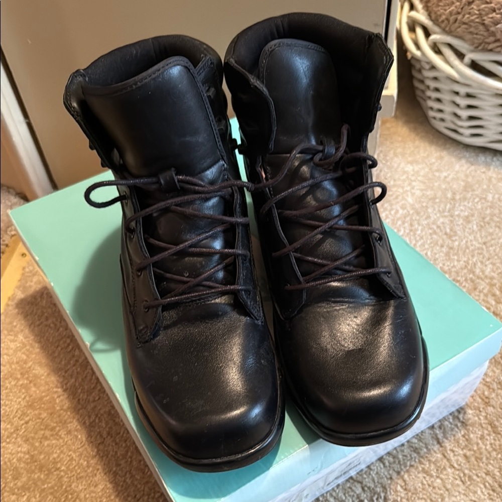 Men’s Apex Black Boots - Like New - Size 10.5